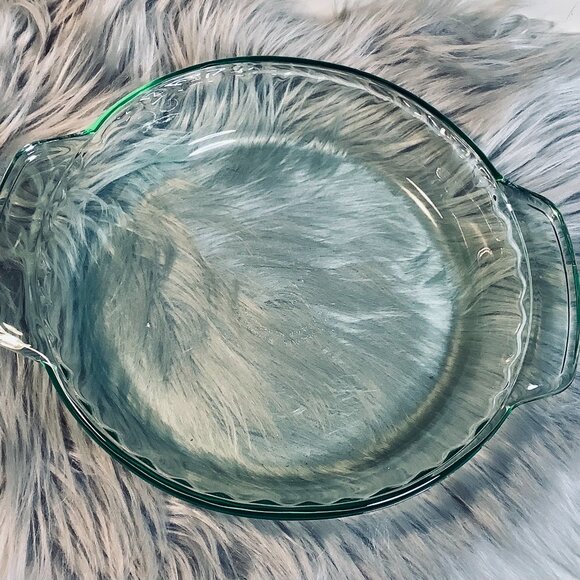 Martha Stewart Green Fluted Pie Plate Dish with Tab Handles 9.5" (Set of Two) - Picture 6 of 7